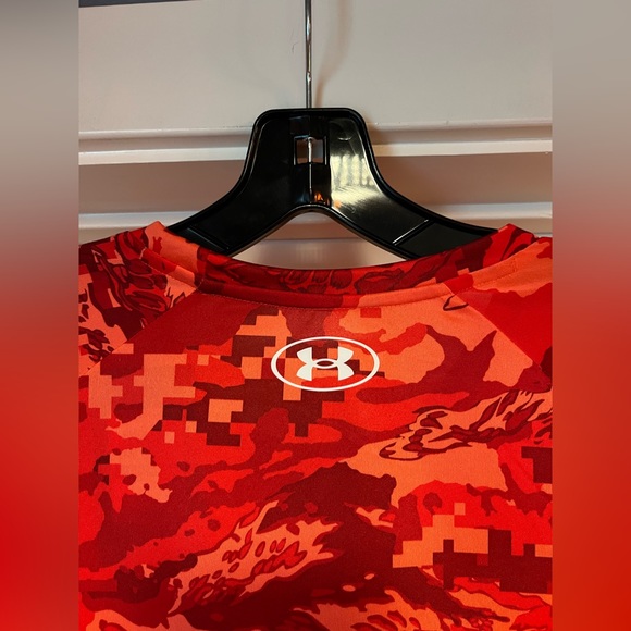 Under Armour Tech ABC Camo Short Sleeve Shirt XXL Red 1361698 690 Print 2XL New - Picture 8 of 11